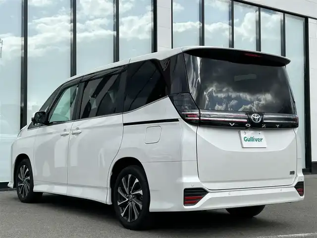 トヨタ ヴォクシー ハイブリッド S－Z 大阪府 2024(令6)年 0.9万km ホワイトパールクリスタルシャイン 純正10，5インチディスプレイオーディオナビ /・フルセグTV/USB/BT/HDMI/トヨタセーフティセンス /純正14インチフリップダウンモニター /バックカメラ /ETC /AC100V/両側パワースライドドア /前後ドライブレコーダー /ハーフレザーシート/前席シートヒーター/コーナーセンサー/レーダークルーズコントロール /純正17インチAW/LEDヘッド・フォグ