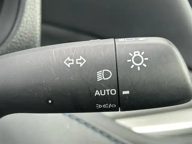 トヨタ ヴォクシー ハイブリッド S－Z 大阪府 2024(令6)年 0.9万km ホワイトパールクリスタルシャイン 純正10，5インチディスプレイオーディオナビ /・フルセグTV/USB/BT/HDMI/トヨタセーフティセンス /純正14インチフリップダウンモニター /バックカメラ /ETC /AC100V/両側パワースライドドア /前後ドライブレコーダー /ハーフレザーシート/前席シートヒーター/コーナーセンサー/レーダークルーズコントロール /純正17インチAW/LEDヘッド・フォグ