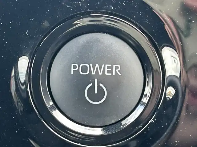 トヨタ ヴォクシー ハイブリッド S－Z 大阪府 2024(令6)年 0.9万km ホワイトパールクリスタルシャイン 純正10，5インチディスプレイオーディオナビ /・フルセグTV/USB/BT/HDMI/トヨタセーフティセンス /純正14インチフリップダウンモニター /バックカメラ /ETC /AC100V/両側パワースライドドア /前後ドライブレコーダー /ハーフレザーシート/前席シートヒーター/コーナーセンサー/レーダークルーズコントロール /純正17インチAW/LEDヘッド・フォグ