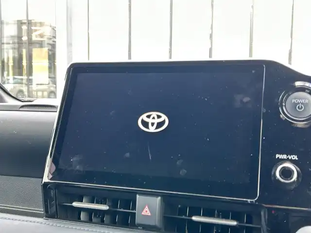 トヨタ ヴォクシー ハイブリッド S－Z 大阪府 2024(令6)年 0.9万km ホワイトパールクリスタルシャイン 純正10，5インチディスプレイオーディオナビ /・フルセグTV/USB/BT/HDMI/トヨタセーフティセンス /純正14インチフリップダウンモニター /バックカメラ /ETC /AC100V/両側パワースライドドア /前後ドライブレコーダー /ハーフレザーシート/前席シートヒーター/コーナーセンサー/レーダークルーズコントロール /純正17インチAW/LEDヘッド・フォグ