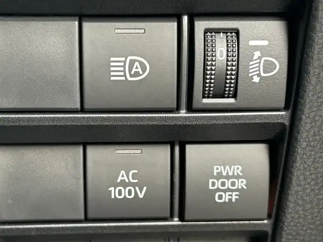 トヨタ ヴォクシー ハイブリッド S－Z 大阪府 2024(令6)年 0.9万km ホワイトパールクリスタルシャイン 純正10，5インチディスプレイオーディオナビ /・フルセグTV/USB/BT/HDMI/トヨタセーフティセンス /純正14インチフリップダウンモニター /バックカメラ /ETC /AC100V/両側パワースライドドア /前後ドライブレコーダー /ハーフレザーシート/前席シートヒーター/コーナーセンサー/レーダークルーズコントロール /純正17インチAW/LEDヘッド・フォグ