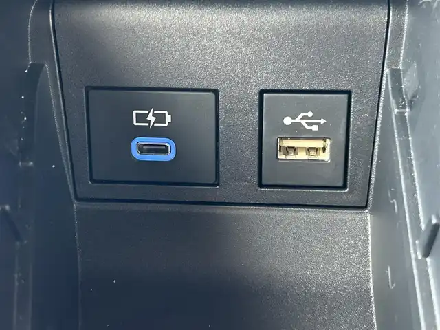 トヨタ ヴォクシー ハイブリッド S－Z 大阪府 2024(令6)年 0.9万km ホワイトパールクリスタルシャイン 純正10，5インチディスプレイオーディオナビ /・フルセグTV/USB/BT/HDMI/トヨタセーフティセンス /純正14インチフリップダウンモニター /バックカメラ /ETC /AC100V/両側パワースライドドア /前後ドライブレコーダー /ハーフレザーシート/前席シートヒーター/コーナーセンサー/レーダークルーズコントロール /純正17インチAW/LEDヘッド・フォグ