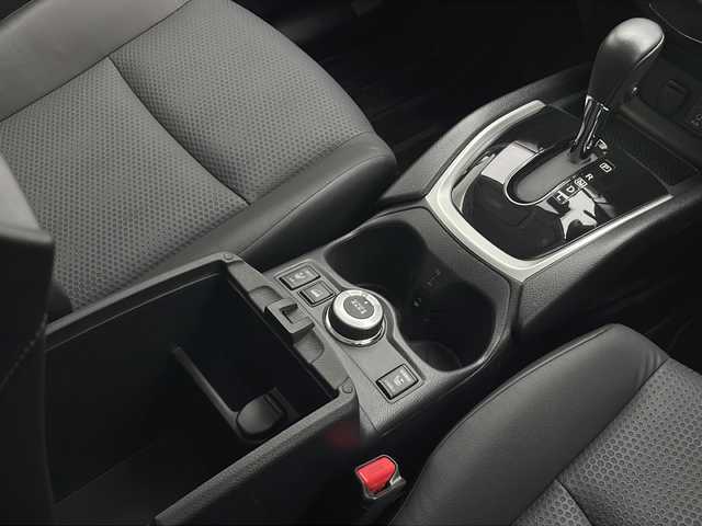 日産 エクストレイル 20X エマージェンシーブレーキ 長野県 2016(平28)年 5.7万km ブリリアントホワイトパール 純正ナビ/Bluetooth/フルセグテレビ/AUX/アラウンドビューカメラ/エマージェンシーブレーキ/横滑り防止機能/レーンキープアシスト/ダウンヒルアシストコントロール/センターデフロック/4WD/レザーシート/シートヒーター/純正フロアマット/純正17インチAW/ビルトインETC/クルーズコントロール/パーキングアシスト/Dualエアコン/ドライブモード切替/革巻きステアリング