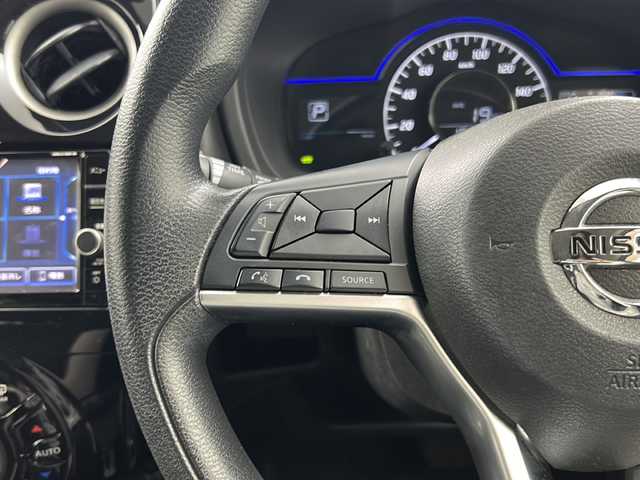日産 ノート e－パワー X 岐阜県 2018(平30)年 3.6万km プレミアムコロナオレンジ 純正7インチSDナビゲーション(MM316D-W)/AM/FM/iPod/SD/Bluetooth /USB/CD/DVD/フルセグテレビ/アラウンドビューモニター/LEDヘッドライト/オートライト/革巻きステアリング/ステアリングリモコン/横滑り防止装置(VDC)/衝突軽減ブレーキ/車線逸脱防止支援システム(LDP)/スマートルームミラー