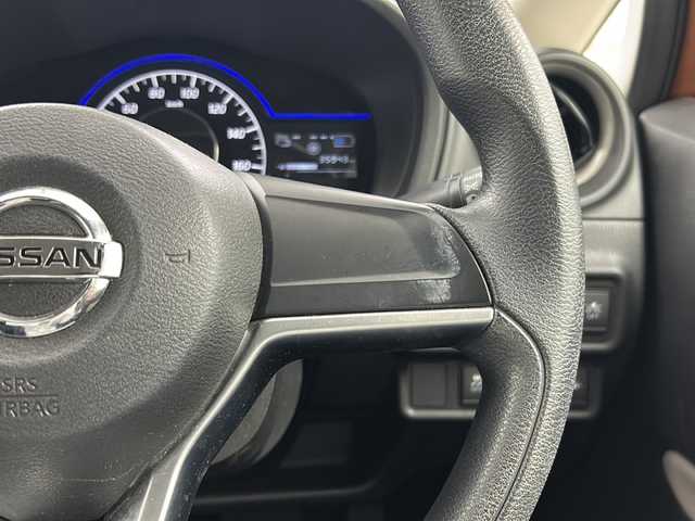 日産 ノート e－パワー X 岐阜県 2018(平30)年 3.6万km プレミアムコロナオレンジ 純正7インチSDナビゲーション(MM316D-W)/AM/FM/iPod/SD/Bluetooth /USB/CD/DVD/フルセグテレビ/アラウンドビューモニター/LEDヘッドライト/オートライト/革巻きステアリング/ステアリングリモコン/横滑り防止装置(VDC)/衝突軽減ブレーキ/車線逸脱防止支援システム(LDP)/スマートルームミラー
