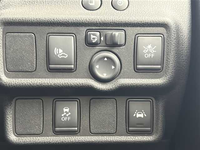 日産 ノート e－パワー X 岐阜県 2018(平30)年 3.6万km プレミアムコロナオレンジ 純正7インチSDナビゲーション(MM316D-W)/AM/FM/iPod/SD/Bluetooth /USB/CD/DVD/フルセグテレビ/アラウンドビューモニター/LEDヘッドライト/オートライト/革巻きステアリング/ステアリングリモコン/横滑り防止装置(VDC)/衝突軽減ブレーキ/車線逸脱防止支援システム(LDP)/スマートルームミラー