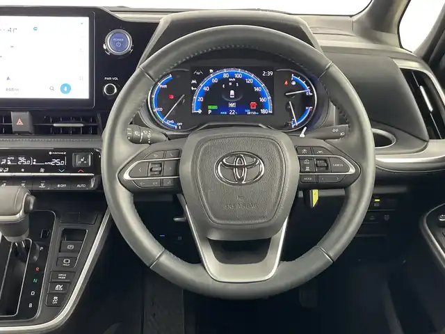 トヨタ ヴォクシー ハイブリッド S－Z 愛知県 2022(令4)年 3.9万km アティチュードブラックマイカ 禁煙車/ワンオーナー/純正10.5インチナビ/（CD/DVD/Bluetooth/フルセグTV/USB/HDMI)/バックカメラ/AC100V電源/トヨタセーフティセンス/・プリクラッシュセーフティ/・レーンディパーチャーアラート/・レーントレーシングアシスト/・オートマチックハイビーム/・レーダークルーズコントロール/・クリアランスソナー/・誤発進抑制機能/・パーキングサポートブレーキ/・ロードサインアシスト/ETC2.0/ドライブレコーダー/デジタルインナーミラー/快適利便パッケージ/・ステアリングヒーター/・ナノイーＸ/・ハンズフリーデュアルパワースライドドア/・オットマン/・１・2列目シートヒーター/・パワーバックドア/ステアリングヒーター/純正17インチアルミホイール/スマートキー/スペアキー有/プッシュスタート/電子パーキングブレーキ/オートホールド/LEDヘッドライト/フロントフォグランプ/フロアマット/革巻きステアリング/横滑り防止装置/純正ドアバイザー