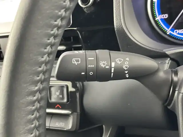 トヨタ ヴォクシー ハイブリッド S－Z 愛知県 2022(令4)年 3.9万km アティチュードブラックマイカ 禁煙車/ワンオーナー/純正10.5インチナビ/（CD/DVD/Bluetooth/フルセグTV/USB/HDMI)/バックカメラ/AC100V電源/トヨタセーフティセンス/・プリクラッシュセーフティ/・レーンディパーチャーアラート/・レーントレーシングアシスト/・オートマチックハイビーム/・レーダークルーズコントロール/・クリアランスソナー/・誤発進抑制機能/・パーキングサポートブレーキ/・ロードサインアシスト/ETC2.0/ドライブレコーダー/デジタルインナーミラー/快適利便パッケージ/・ステアリングヒーター/・ナノイーＸ/・ハンズフリーデュアルパワースライドドア/・オットマン/・１・2列目シートヒーター/・パワーバックドア/ステアリングヒーター/純正17インチアルミホイール/スマートキー/スペアキー有/プッシュスタート/電子パーキングブレーキ/オートホールド/LEDヘッドライト/フロントフォグランプ/フロアマット/革巻きステアリング/横滑り防止装置/純正ドアバイザー