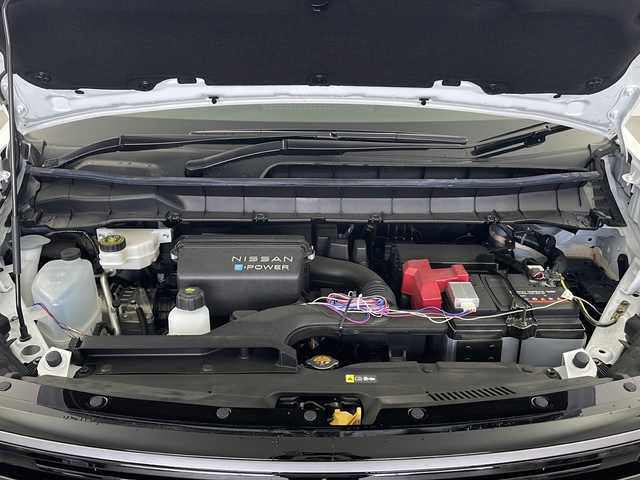 日産 セレナ e－パワー ハイウェイスター V 栃木県 2024(令6)年 1.4万km プリズムホワイト 純正メーカ12.3インチディスプレイナビ/(BT/AM/FM/CD/DVD/フルセグ/Apple Car Play／Android Aut）/ETC2.0/前後ドライブレコーダー/プロパイロット/プリクラッシュブレーキ/ブラインドスポットモニター/インテリジェントアラウンドビューカメラ/インテリジェントルームミラー/純正フリップダウンモニター/両側パワースライドドア/前席2列目シートヒーター/ステアリングヒーター/360°セーフティアシスト/衝突回避ステアリングアシスト/車線逸脱防止支援システム/後側方衝突防止支援システム/後側方車両検知警報/踏み間違い衝突防止アシスト/標識認識機能/スマートキー/プッシュスタート
