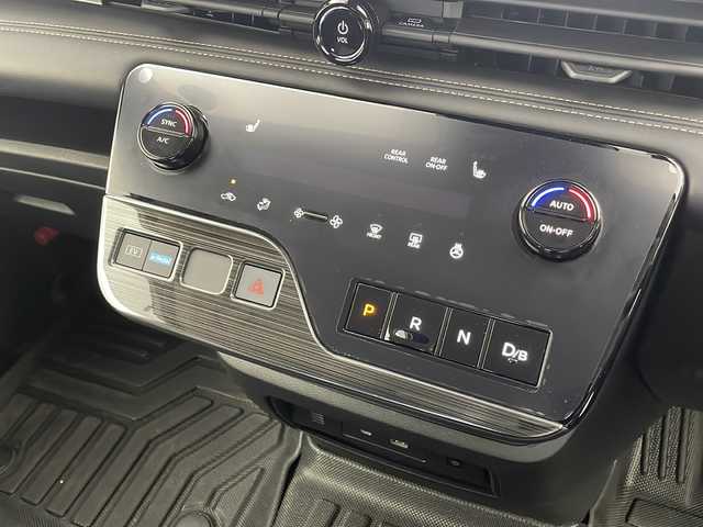 日産 セレナ e－パワー ハイウェイスター V 栃木県 2024(令6)年 1.4万km プリズムホワイト 純正メーカ12.3インチディスプレイナビ/(BT/AM/FM/CD/DVD/フルセグ/Apple Car Play／Android Aut）/ETC2.0/前後ドライブレコーダー/プロパイロット/プリクラッシュブレーキ/ブラインドスポットモニター/インテリジェントアラウンドビューカメラ/インテリジェントルームミラー/純正フリップダウンモニター/両側パワースライドドア/前席2列目シートヒーター/ステアリングヒーター/360°セーフティアシスト/衝突回避ステアリングアシスト/車線逸脱防止支援システム/後側方衝突防止支援システム/後側方車両検知警報/踏み間違い衝突防止アシスト/標識認識機能/スマートキー/プッシュスタート