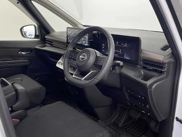 日産 セレナ e－パワー ハイウェイスター V 栃木県 2024(令6)年 1.4万km プリズムホワイト 純正メーカ12.3インチディスプレイナビ/(BT/AM/FM/CD/DVD/フルセグ/Apple Car Play／Android Aut）/ETC2.0/前後ドライブレコーダー/プロパイロット/プリクラッシュブレーキ/ブラインドスポットモニター/インテリジェントアラウンドビューカメラ/インテリジェントルームミラー/純正フリップダウンモニター/両側パワースライドドア/前席2列目シートヒーター/ステアリングヒーター/360°セーフティアシスト/衝突回避ステアリングアシスト/車線逸脱防止支援システム/後側方衝突防止支援システム/後側方車両検知警報/踏み間違い衝突防止アシスト/標識認識機能/スマートキー/プッシュスタート