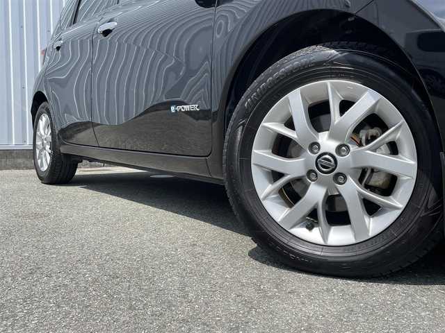 日産 ノート e－パワー X 福岡県 2019(平31)年 5.8万km スーパーブラック アルパイン９インチナビ（X9Z）/アラウンドビューモニター /インテリジェントルームミラー /CD/DVD /フルセグTV  /Bluetooth /エマージェンシーブレーキ /ETC /純アルミ15インチ