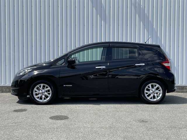 日産 ノート e－パワー X 福岡県 2019(平31)年 5.8万km スーパーブラック アルパイン９インチナビ（X9Z）/アラウンドビューモニター /インテリジェントルームミラー /CD/DVD /フルセグTV  /Bluetooth /エマージェンシーブレーキ /ETC /純アルミ15インチ