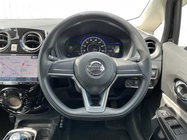 日産 ノート e－パワー X 福岡県 2019(平31)年 5.8万km スーパーブラック アルパイン９インチナビ（X9Z）/アラウンドビューモニター /インテリジェントルームミラー /CD/DVD /フルセグTV  /Bluetooth /エマージェンシーブレーキ /ETC /純アルミ15インチ