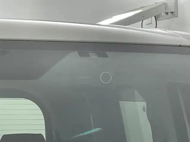 トヨタ エスクァイア Gi 道央・札幌 2015(平27)年 10万km ホワイトパールクリスタルシャイン ・４WD/・社外メモリナビ/　BT／CD／DVD／USB／SD／フルセグ/・バックカメラ/・純正ETC/・社外前後ドライブレコーダー/・社外フリップダウン/・横滑り防止/・両側パワースライドドア/・前席シートヒーター/・純正フロアマット/・社外スタッドレス15インチAW/・プッシュスタート/・スマートキー/・社外エンジンスターター（電池カバー欠品）/・LEDヘッドライト/・オートライト/・オートマチックハイビーム/・フロントフォグ/・ドアミラーウィンカー/・ドアバイザー/・オートリトラクダブルミラー/・ステアリングスイッチ/・nanoe/・ECOMODE/・保証書/・取扱説明書