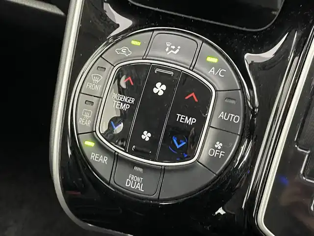 トヨタ エスクァイア Gi 道央・札幌 2015(平27)年 10万km ホワイトパールクリスタルシャイン ・４WD/・社外メモリナビ/　BT／CD／DVD／USB／SD／フルセグ/・バックカメラ/・純正ETC/・社外前後ドライブレコーダー/・社外フリップダウン/・横滑り防止/・両側パワースライドドア/・前席シートヒーター/・純正フロアマット/・社外スタッドレス15インチAW/・プッシュスタート/・スマートキー/・社外エンジンスターター（電池カバー欠品）/・LEDヘッドライト/・オートライト/・オートマチックハイビーム/・フロントフォグ/・ドアミラーウィンカー/・ドアバイザー/・オートリトラクダブルミラー/・ステアリングスイッチ/・nanoe/・ECOMODE/・保証書/・取扱説明書