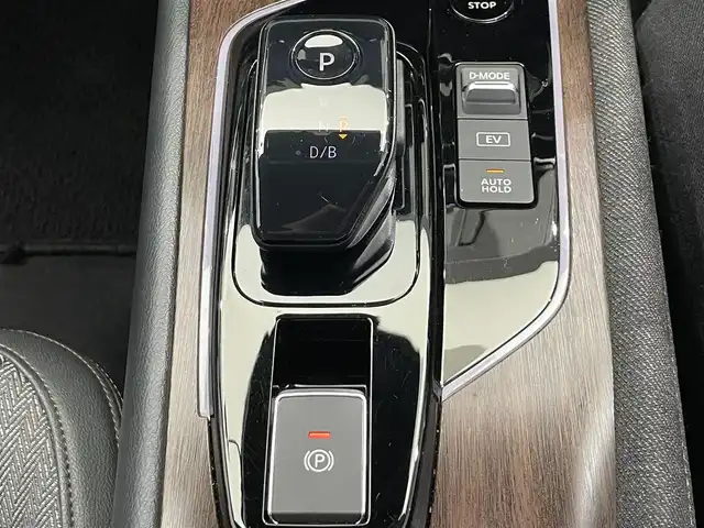 日産 オーラ G 鹿児島県 2023(令5)年 2.3万km 黒 禁煙車/ナビ(AVN-LBS01)/　・Bluetooth/　・AUX/デジタルインナーミラー/アラウンドビューカメラ/インテリジェントエマージェンシーブレーキ/踏み間違い衝突防止アシスト/標識検知機能/車線逸脱警報/ふらつき警報/BSW/LEDヘッドライト/アダプティブLEDヘッドライトシステム/電動パーキングブレーキ/オートブレーキホールド/ETC/ドライブレコーダー/ハーフレザーシート/ステアリングリモコン/電動格納ミラー