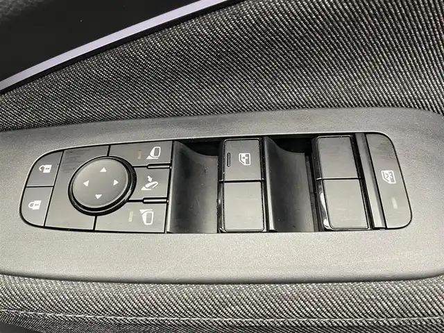 日産 オーラ G 鹿児島県 2023(令5)年 2.3万km 黒 禁煙車/ナビ(AVN-LBS01)/　・Bluetooth/　・AUX/デジタルインナーミラー/アラウンドビューカメラ/インテリジェントエマージェンシーブレーキ/踏み間違い衝突防止アシスト/標識検知機能/車線逸脱警報/ふらつき警報/BSW/LEDヘッドライト/アダプティブLEDヘッドライトシステム/電動パーキングブレーキ/オートブレーキホールド/ETC/ドライブレコーダー/ハーフレザーシート/ステアリングリモコン/電動格納ミラー