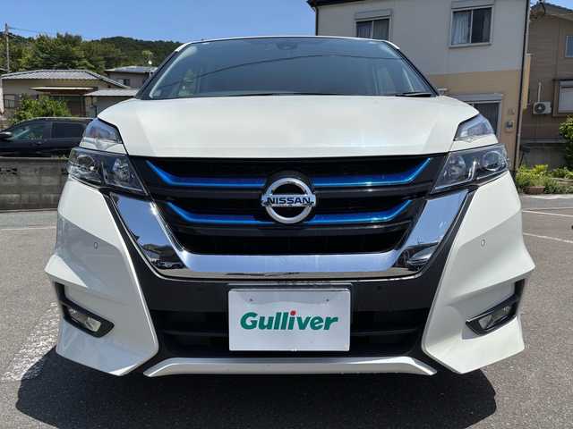 日産 セレナ e－パワー ハイウェイスター V 福岡県 2018(平30)年 6.4万km ブリリアントホワイトパール ワンオーナー/純正メーカーナビ/（AM/FM/CD/DVD/SD/MUSICSTOCKER/フルセグTV  ）/衝突被害軽減システム/横滑り防止装置/クルーズコントロール（追従あり）/パーキングアシスト/PILOT/オートブレーキホールド/純正フロアマット/純正アルミホイール/三列シート/両側パワースライドドア/ドライブレコーダー（SDカードなし）/プッシュスタート/LEDライト/オートライト/フォグランプ/電格ミラー/保証書/取扱説明書