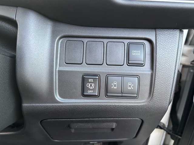 日産 セレナ e－パワー ハイウェイスター V 福岡県 2018(平30)年 6.4万km ブリリアントホワイトパール ワンオーナー/純正メーカーナビ/（AM/FM/CD/DVD/SD/MUSICSTOCKER/フルセグTV  ）/衝突被害軽減システム/横滑り防止装置/クルーズコントロール（追従あり）/パーキングアシスト/PILOT/オートブレーキホールド/純正フロアマット/純正アルミホイール/三列シート/両側パワースライドドア/ドライブレコーダー（SDカードなし）/プッシュスタート/LEDライト/オートライト/フォグランプ/電格ミラー/保証書/取扱説明書