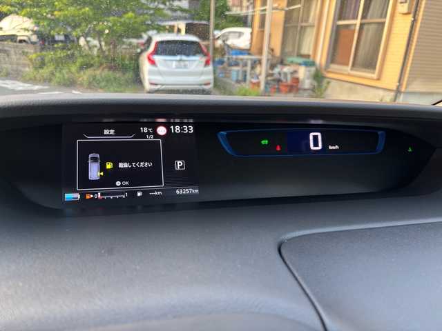 日産 セレナ e－パワー ハイウェイスター V 福岡県 2018(平30)年 6.4万km ブリリアントホワイトパール ワンオーナー/純正メーカーナビ/（AM/FM/CD/DVD/SD/MUSICSTOCKER/フルセグTV  ）/衝突被害軽減システム/横滑り防止装置/クルーズコントロール（追従あり）/パーキングアシスト/PILOT/オートブレーキホールド/純正フロアマット/純正アルミホイール/三列シート/両側パワースライドドア/ドライブレコーダー（SDカードなし）/プッシュスタート/LEDライト/オートライト/フォグランプ/電格ミラー/保証書/取扱説明書