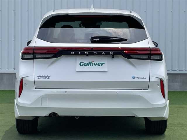 日産 オーラ G レザーエディション 香川県 2022(令4)年 2.6万km ピュアホワイトパール 登録時走行距離：26068km/純正9型ナビ/　CD DVD BT フルセグTV/全方位カメラ/エマージェンシーブレーキ/レーンキープアシスト/ブラインドスポットモニター/クリアランスソナー/ビルトインETC/前後ドライブレコーダー/デジタルインナーミラー/電子パーキングブレーキ/レザーシート/革巻きステアリング/ステアリングスイッチ/プッシュスタート/スマートキー/スペアキー