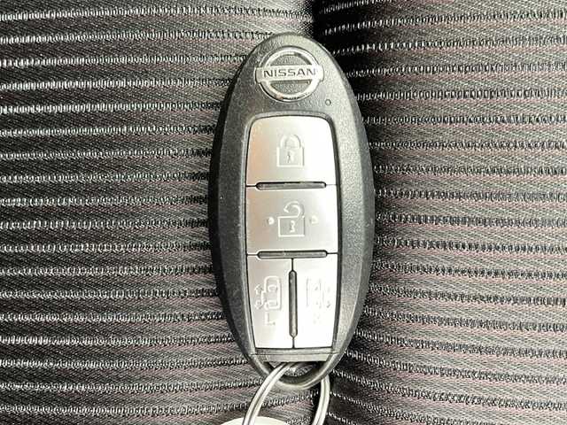 日産 セレナ ハイウェイスター 千葉県 2017(平29)年 7万km ブリリアントホワイトパール 衝突被害軽減システム/レーンキープアシスト/コーナーセンサー（前後）/クルーズコントロール/パーキングアシスト/アイドリングストップ/純正フリップダウンモニター/純正9インチSDナビ（MM516D-L）/　（Bluetooth/CD/DVD/USB/AUX/フルセグTV）/純正ETC/社外ドライブレコーダー（前後）/アイドリングストップ/両側パワースライドドア/パワーステアリング/純正フロアマット/オートライト/LEDヘッドライト/純正16インチアルミホイール