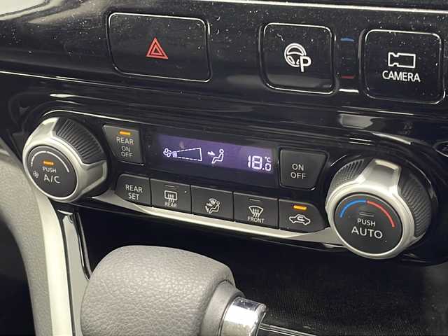 日産 セレナ ハイウェイスター 千葉県 2017(平29)年 7万km ブリリアントホワイトパール 衝突被害軽減システム/レーンキープアシスト/コーナーセンサー（前後）/クルーズコントロール/パーキングアシスト/アイドリングストップ/純正フリップダウンモニター/純正9インチSDナビ（MM516D-L）/　（Bluetooth/CD/DVD/USB/AUX/フルセグTV）/純正ETC/社外ドライブレコーダー（前後）/アイドリングストップ/両側パワースライドドア/パワーステアリング/純正フロアマット/オートライト/LEDヘッドライト/純正16インチアルミホイール