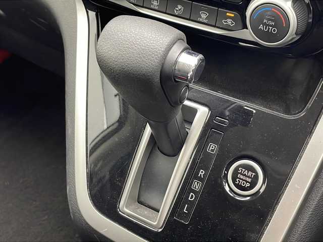 日産 セレナ ハイウェイスター 千葉県 2017(平29)年 7万km ブリリアントホワイトパール 衝突被害軽減システム/レーンキープアシスト/コーナーセンサー（前後）/クルーズコントロール/パーキングアシスト/アイドリングストップ/純正フリップダウンモニター/純正9インチSDナビ（MM516D-L）/　（Bluetooth/CD/DVD/USB/AUX/フルセグTV）/純正ETC/社外ドライブレコーダー（前後）/アイドリングストップ/両側パワースライドドア/パワーステアリング/純正フロアマット/オートライト/LEDヘッドライト/純正16インチアルミホイール