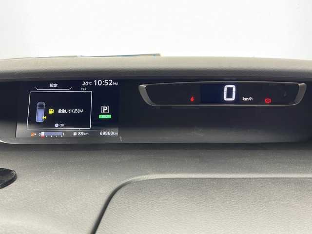 日産 セレナ ハイウェイスター 千葉県 2017(平29)年 7万km ブリリアントホワイトパール 衝突被害軽減システム/レーンキープアシスト/コーナーセンサー（前後）/クルーズコントロール/パーキングアシスト/アイドリングストップ/純正フリップダウンモニター/純正9インチSDナビ（MM516D-L）/　（Bluetooth/CD/DVD/USB/AUX/フルセグTV）/純正ETC/社外ドライブレコーダー（前後）/アイドリングストップ/両側パワースライドドア/パワーステアリング/純正フロアマット/オートライト/LEDヘッドライト/純正16インチアルミホイール