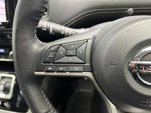 日産 セレナ e－パワー ハイウェイスター V 鹿児島県 2018(平30)年 4.2万km ダイヤモンドブラック 社外8インチナビ/フルセグTV/BT/CD/DVD/MSV/アラウンドビューモニター/エマージェンシーブレーキ/パーキングアシスト/両側パワースライドドア/前席シートヒーター/ステアリングヒーター/ドライブレコーダー/ETC/LEDヘッドライト/純正15インチアルミホイール/純正フロアマット