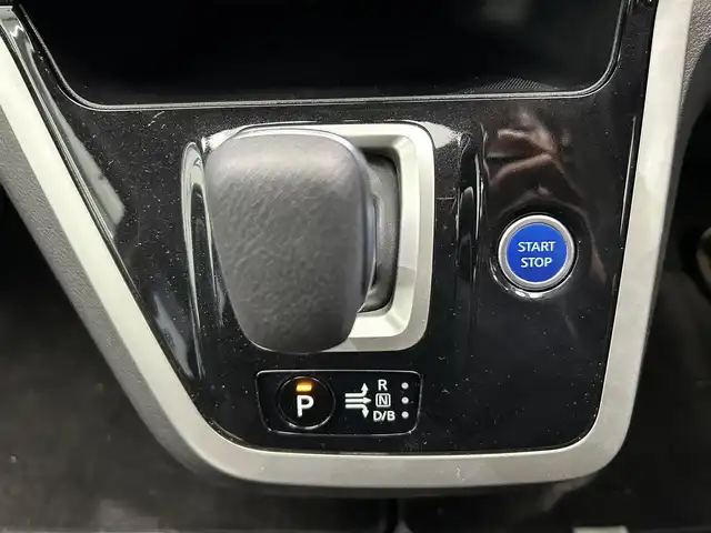 日産 セレナ e－パワー ハイウェイスター V 鹿児島県 2018(平30)年 4.2万km ダイヤモンドブラック 社外8インチナビ/フルセグTV/BT/CD/DVD/MSV/アラウンドビューモニター/エマージェンシーブレーキ/パーキングアシスト/両側パワースライドドア/前席シートヒーター/ステアリングヒーター/ドライブレコーダー/ETC/LEDヘッドライト/純正15インチアルミホイール/純正フロアマット