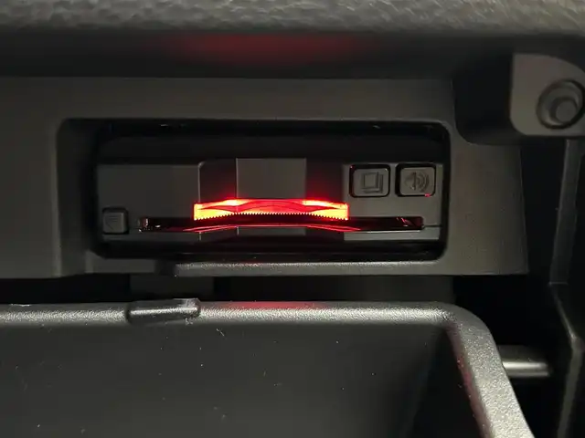 日産 セレナ e－パワー ハイウェイスター V 鹿児島県 2018(平30)年 4.2万km ダイヤモンドブラック 社外8インチナビ/フルセグTV/BT/CD/DVD/MSV/アラウンドビューモニター/エマージェンシーブレーキ/パーキングアシスト/両側パワースライドドア/前席シートヒーター/ステアリングヒーター/ドライブレコーダー/ETC/LEDヘッドライト/純正15インチアルミホイール/純正フロアマット