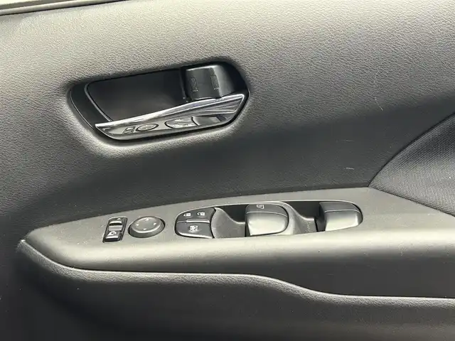 日産 セレナ e－パワー ハイウェイスター V 鹿児島県 2018(平30)年 4.2万km ダイヤモンドブラック 社外8インチナビ/フルセグTV/BT/CD/DVD/MSV/アラウンドビューモニター/エマージェンシーブレーキ/パーキングアシスト/両側パワースライドドア/前席シートヒーター/ステアリングヒーター/ドライブレコーダー/ETC/LEDヘッドライト/純正15インチアルミホイール/純正フロアマット