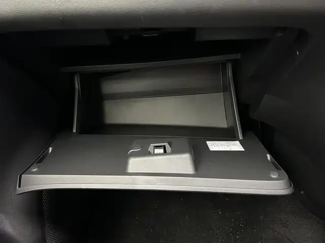 日産 セレナ e－パワー ハイウェイスター V 鹿児島県 2018(平30)年 4.2万km ダイヤモンドブラック 社外8インチナビ/フルセグTV/BT/CD/DVD/MSV/アラウンドビューモニター/エマージェンシーブレーキ/パーキングアシスト/両側パワースライドドア/前席シートヒーター/ステアリングヒーター/ドライブレコーダー/ETC/LEDヘッドライト/純正15インチアルミホイール/純正フロアマット