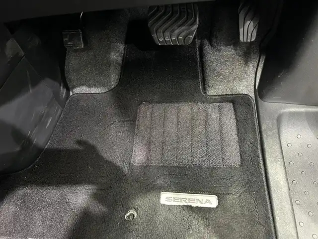 日産 セレナ e－パワー ハイウェイスター V 鹿児島県 2018(平30)年 4.2万km ダイヤモンドブラック 社外8インチナビ/フルセグTV/BT/CD/DVD/MSV/アラウンドビューモニター/エマージェンシーブレーキ/パーキングアシスト/両側パワースライドドア/前席シートヒーター/ステアリングヒーター/ドライブレコーダー/ETC/LEDヘッドライト/純正15インチアルミホイール/純正フロアマット