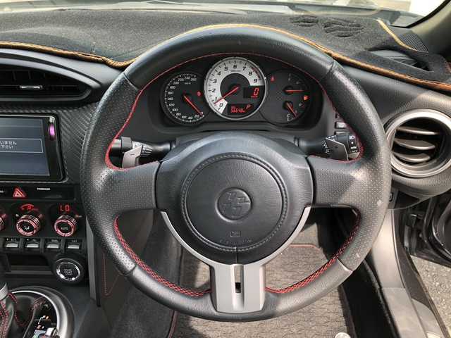トヨタ ８６ GT 愛媛県 2014(平26)年 5.7万km ダークグレーメタリック 純正ナビ(NSLN-W62) SD未着/・フルセグTV /Bluetooth/SD/バックカメラ /パドルシフト /ETC /HIDオートライト /・フォグランプ /スマートキー /・スペアキー /エンジンスターター /SPROT/SNOWMODE /禁煙車 /純正アルミ/取扱説明書/保証書
