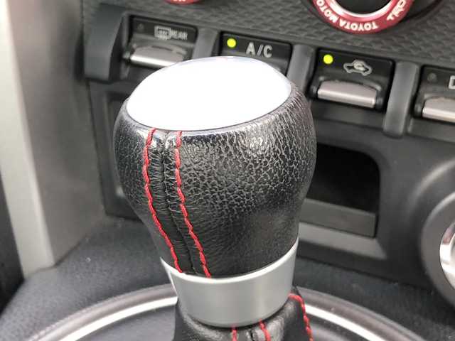 トヨタ ８６ GT 愛媛県 2014(平26)年 5.7万km ダークグレーメタリック 純正ナビ(NSLN-W62) SD未着/・フルセグTV /Bluetooth/SD/バックカメラ /パドルシフト /ETC /HIDオートライト /・フォグランプ /スマートキー /・スペアキー /エンジンスターター /SPROT/SNOWMODE /禁煙車 /純正アルミ/取扱説明書/保証書