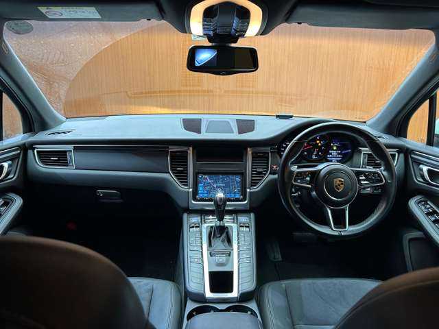 ポルシェ マカン 千葉県 2016(平28)年 6.4万km 白 純正ナビ　/バックカメラ　/クルーズコントロール　/フルセグＴＶ　/ハーフレザーシート　/パワーシート　/シートヒーター　/コーナーセンサー　/ＥＴＣ　/電動リアゲート　/キセノンヘッドライト　/オートライト