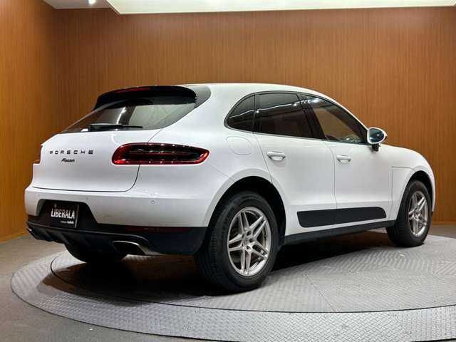 ポルシェ マカン 千葉県 2016(平28)年 6.4万km 白 純正ナビ　/バックカメラ　/クルーズコントロール　/フルセグＴＶ　/ハーフレザーシート　/パワーシート　/シートヒーター　/コーナーセンサー　/ＥＴＣ　/電動リアゲート　/キセノンヘッドライト　/オートライト