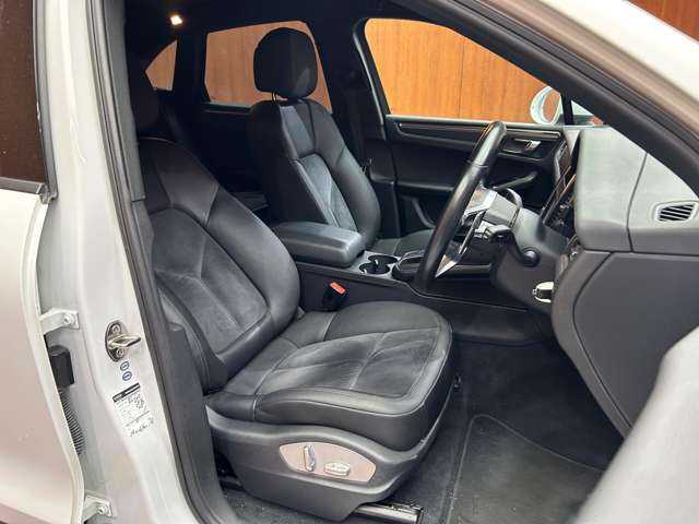 ポルシェ マカン 千葉県 2016(平28)年 6.4万km 白 純正ナビ　/バックカメラ　/クルーズコントロール　/フルセグＴＶ　/ハーフレザーシート　/パワーシート　/シートヒーター　/コーナーセンサー　/ＥＴＣ　/電動リアゲート　/キセノンヘッドライト　/オートライト