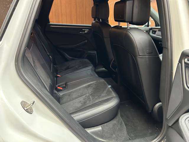 ポルシェ マカン 千葉県 2016(平28)年 6.4万km 白 純正ナビ　/バックカメラ　/クルーズコントロール　/フルセグＴＶ　/ハーフレザーシート　/パワーシート　/シートヒーター　/コーナーセンサー　/ＥＴＣ　/電動リアゲート　/キセノンヘッドライト　/オートライト