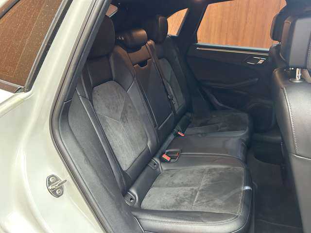 ポルシェ マカン 千葉県 2016(平28)年 6.4万km 白 純正ナビ　/バックカメラ　/クルーズコントロール　/フルセグＴＶ　/ハーフレザーシート　/パワーシート　/シートヒーター　/コーナーセンサー　/ＥＴＣ　/電動リアゲート　/キセノンヘッドライト　/オートライト