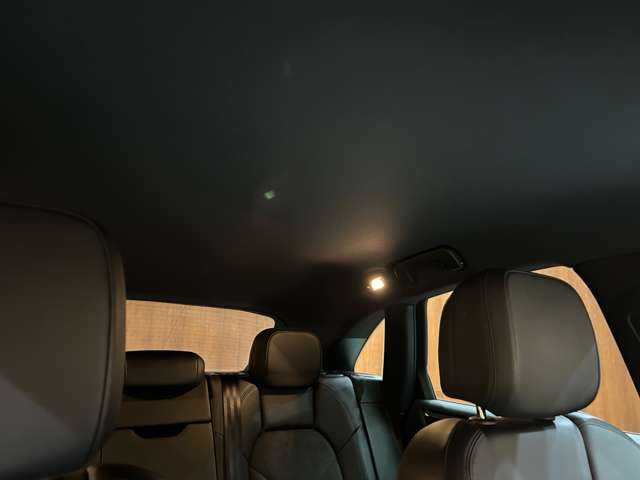 ポルシェ マカン 千葉県 2016(平28)年 6.4万km 白 純正ナビ　/バックカメラ　/クルーズコントロール　/フルセグＴＶ　/ハーフレザーシート　/パワーシート　/シートヒーター　/コーナーセンサー　/ＥＴＣ　/電動リアゲート　/キセノンヘッドライト　/オートライト