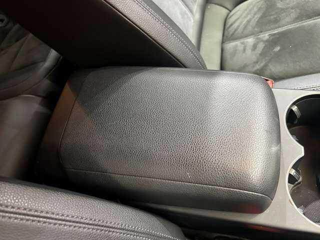 ポルシェ マカン 千葉県 2016(平28)年 6.4万km 白 純正ナビ　/バックカメラ　/クルーズコントロール　/フルセグＴＶ　/ハーフレザーシート　/パワーシート　/シートヒーター　/コーナーセンサー　/ＥＴＣ　/電動リアゲート　/キセノンヘッドライト　/オートライト