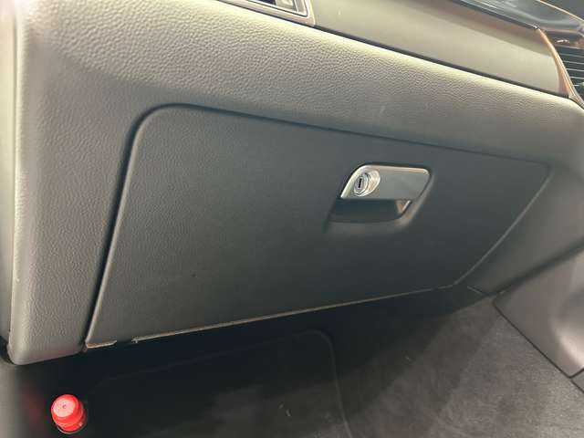 ポルシェ マカン 千葉県 2016(平28)年 6.4万km 白 純正ナビ　/バックカメラ　/クルーズコントロール　/フルセグＴＶ　/ハーフレザーシート　/パワーシート　/シートヒーター　/コーナーセンサー　/ＥＴＣ　/電動リアゲート　/キセノンヘッドライト　/オートライト