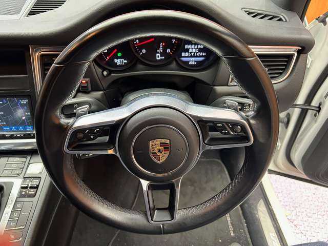 ポルシェ マカン 千葉県 2016(平28)年 6.4万km 白 純正ナビ　/バックカメラ　/クルーズコントロール　/フルセグＴＶ　/ハーフレザーシート　/パワーシート　/シートヒーター　/コーナーセンサー　/ＥＴＣ　/電動リアゲート　/キセノンヘッドライト　/オートライト