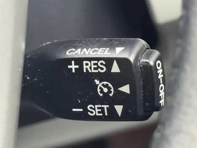 トヨタ プリウス G 福岡県 2012(平24)年 3.8万km シルバーM 純正ナビ　/バックカメラ　/ビルトインＥＴＣ　/前後ドライブレコーダー　/クルーズコントロール　/ステアリングスイッチ　/プッシュスタート　/電動格納式ドアミラー　/ハーフレザー　/パワーシート　/純正１７インチＡＷ/純正ＡＷ４本社内積込み