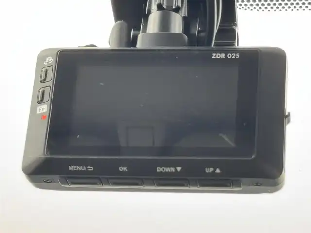 トヨタ プリウス G 福岡県 2012(平24)年 3.8万km シルバーM 純正ナビ　/バックカメラ　/ビルトインＥＴＣ　/前後ドライブレコーダー　/クルーズコントロール　/ステアリングスイッチ　/プッシュスタート　/電動格納式ドアミラー　/ハーフレザー　/パワーシート　/純正１７インチＡＷ/純正ＡＷ４本社内積込み