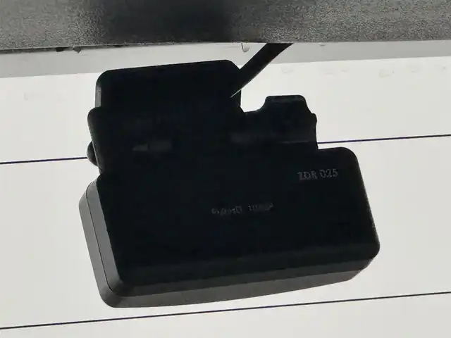 トヨタ プリウス G 福岡県 2012(平24)年 3.8万km シルバーM 純正ナビ　/バックカメラ　/ビルトインＥＴＣ　/前後ドライブレコーダー　/クルーズコントロール　/ステアリングスイッチ　/プッシュスタート　/電動格納式ドアミラー　/ハーフレザー　/パワーシート　/純正１７インチＡＷ/純正ＡＷ４本社内積込み